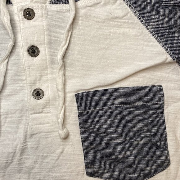 Men’s Broken Threads Hooded T-Shirt (LIKE NEW) - Picture 2 of 5